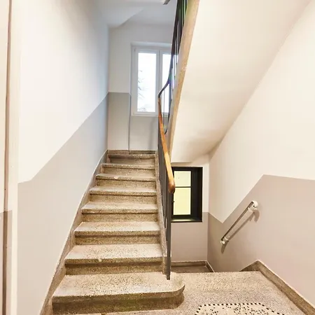 Be-1 - F4 Pour 1-6 Pers 1er Etage Au Centre De *